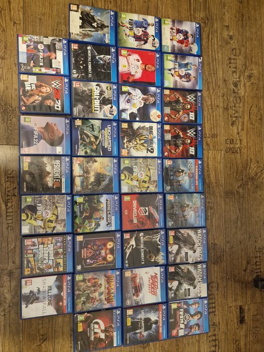 Vand un set joc ps4 sau separat