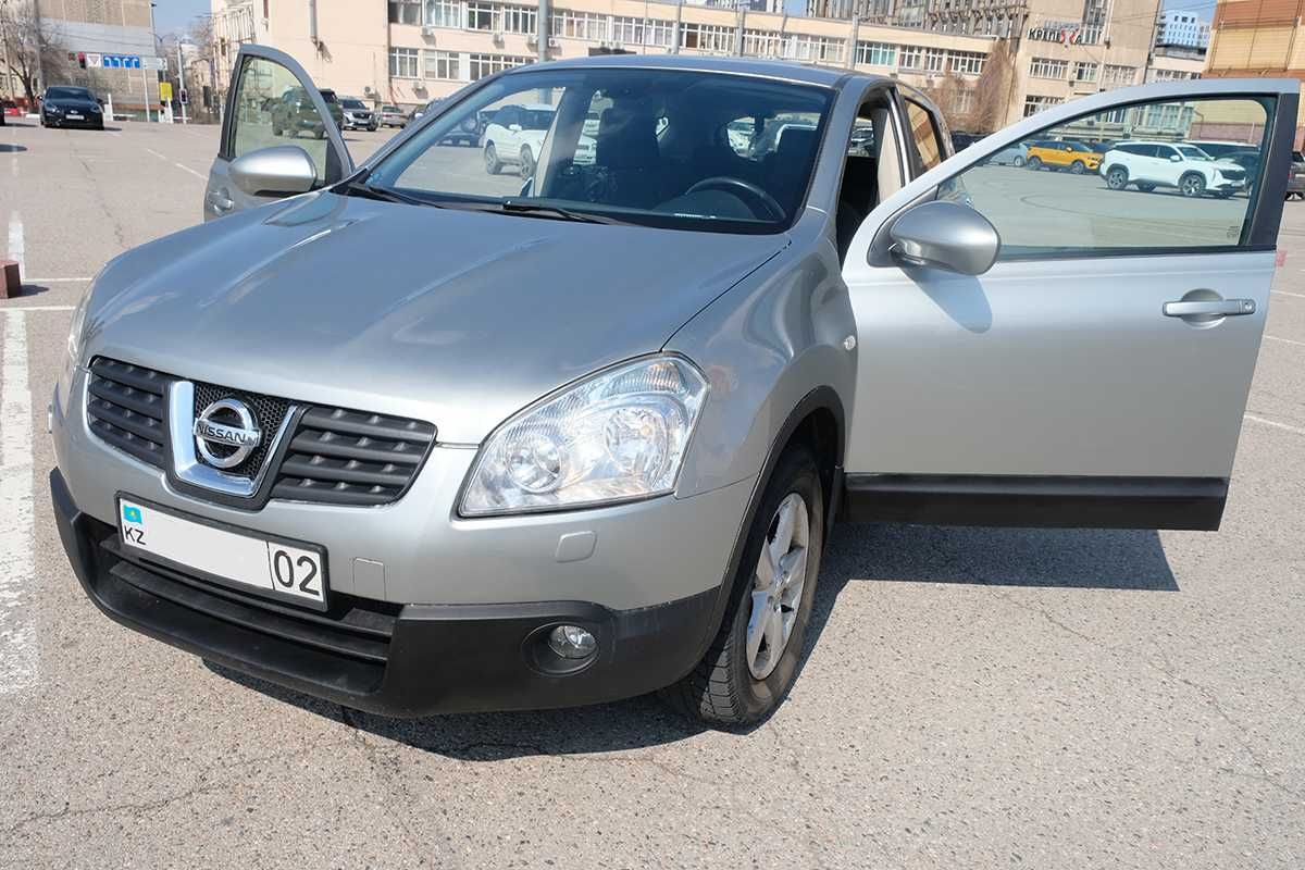 Nissan Qashqai J10 2009 года 2л пробег 120 000 км