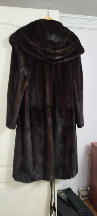 Продам женскую шубу норковою