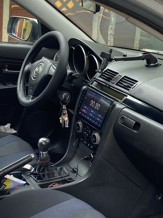 Vand Mazda 3 ,an 2005 , motor 1,6 benzina