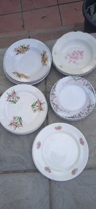 блюдца, тарелки разных размеров, пиалки