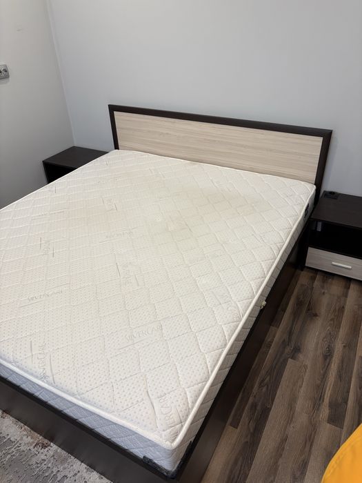 Спалня с нощни шкафчета