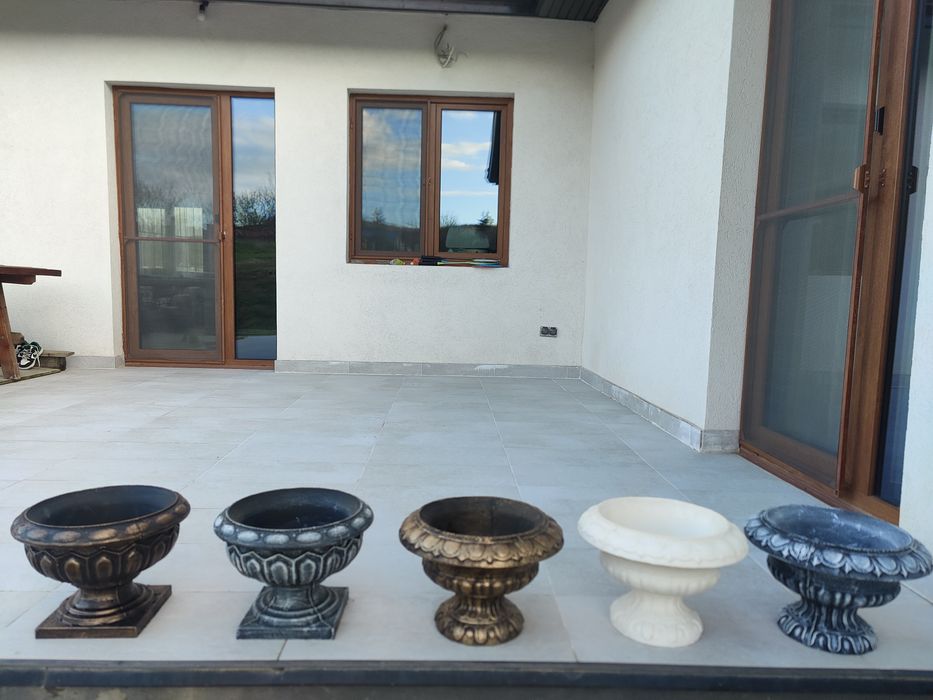 Ghivece, cismele, coloane romane alte decoratiuni din beton