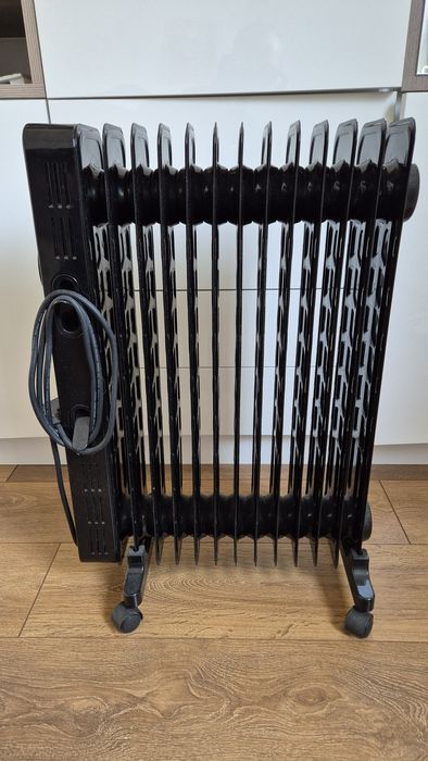 Маслен радиатор Kumtel KUM-1240S Black