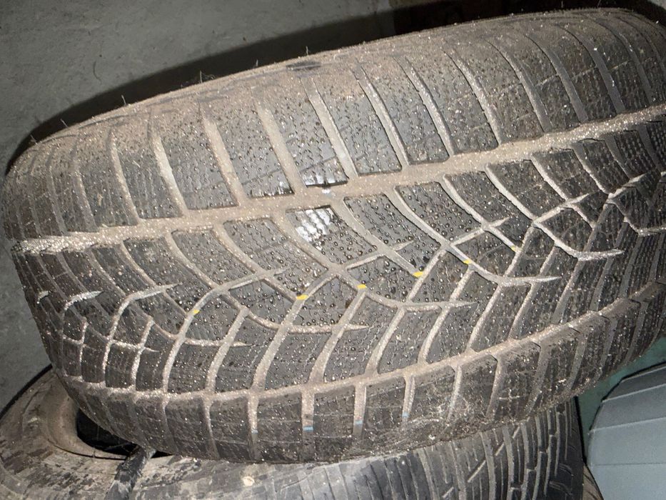 Goodyear 225/45/17 ultragrip performance