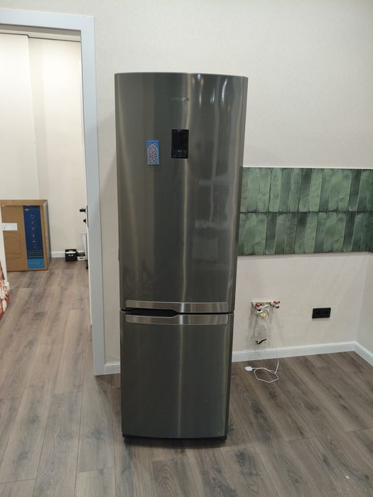 Холодильник Samsung