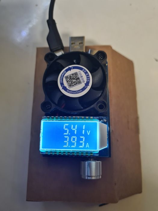 KZ35 incarcator tester digital de baterii sau power packuri.