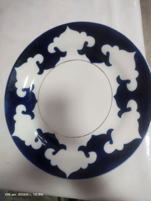 Блюдо времен СССР,фарфор ,в национальном стиле .