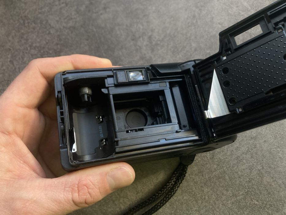 Olympus AF 10 mini aparat foto pe film 35mm