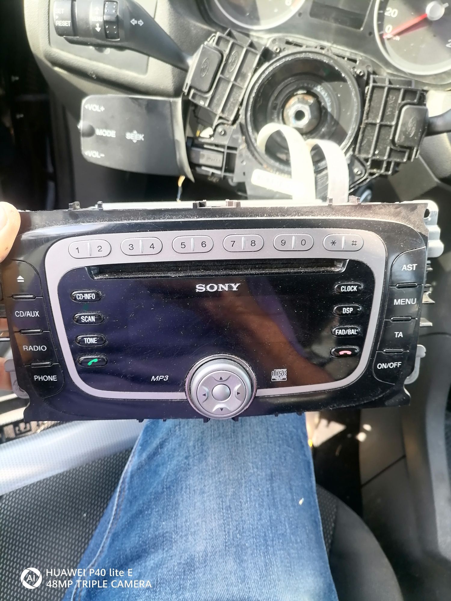 Radio cd cu stick ecran color telecomanda si Ford focus 2