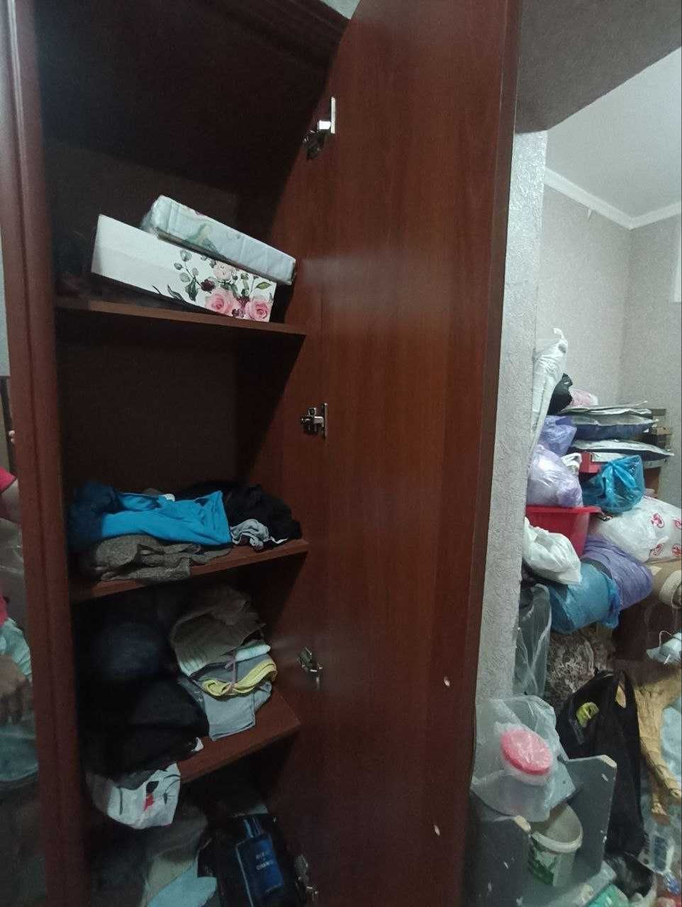Шкаф большой с зеркалом