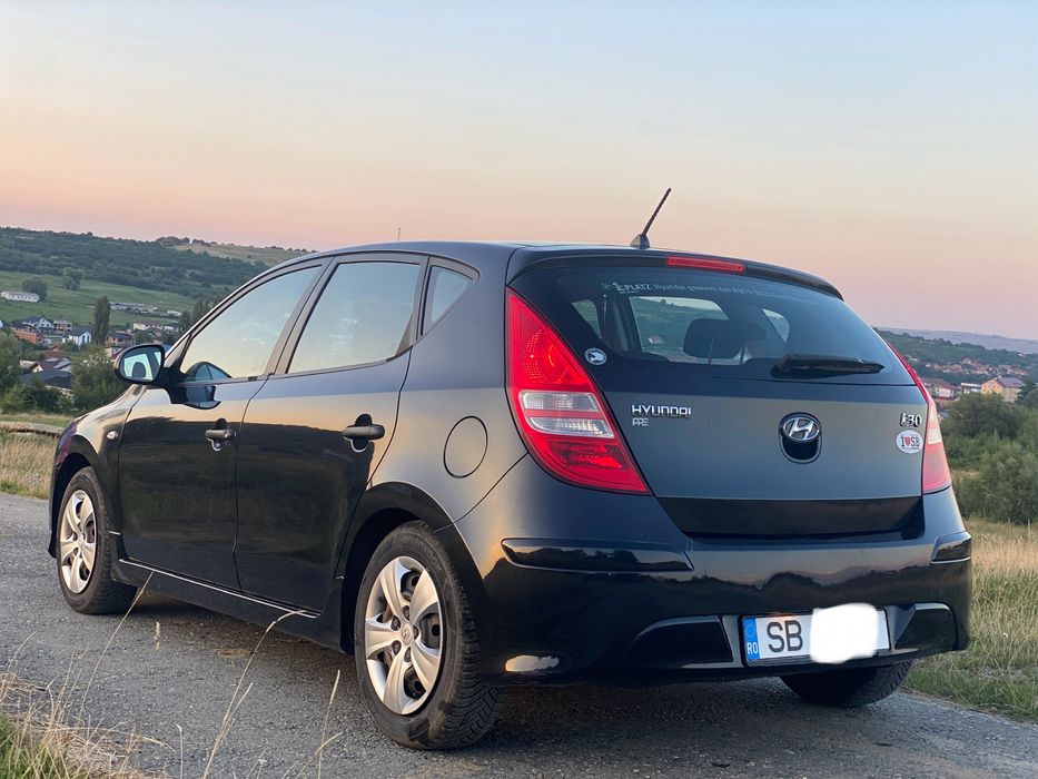 HYUNDAI I30 black
