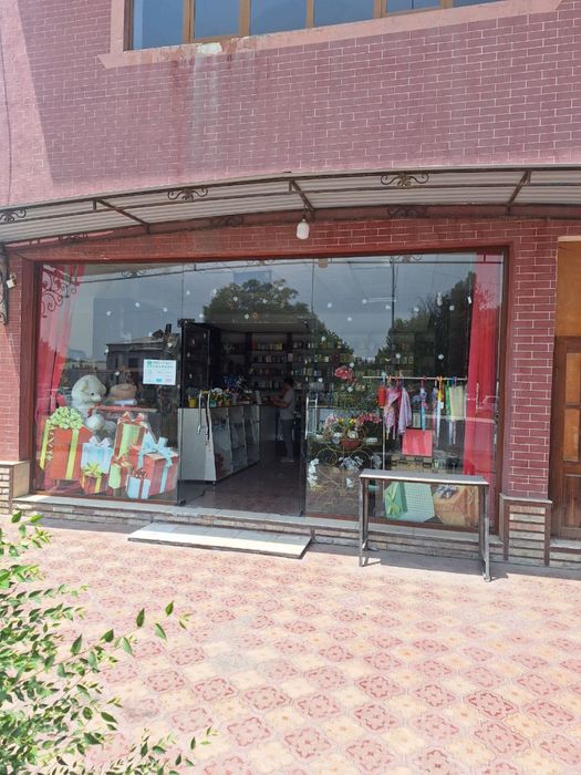 Ахангаран Кафе, магазин, 40км. От Ташкента (600м2 8 соток земли)