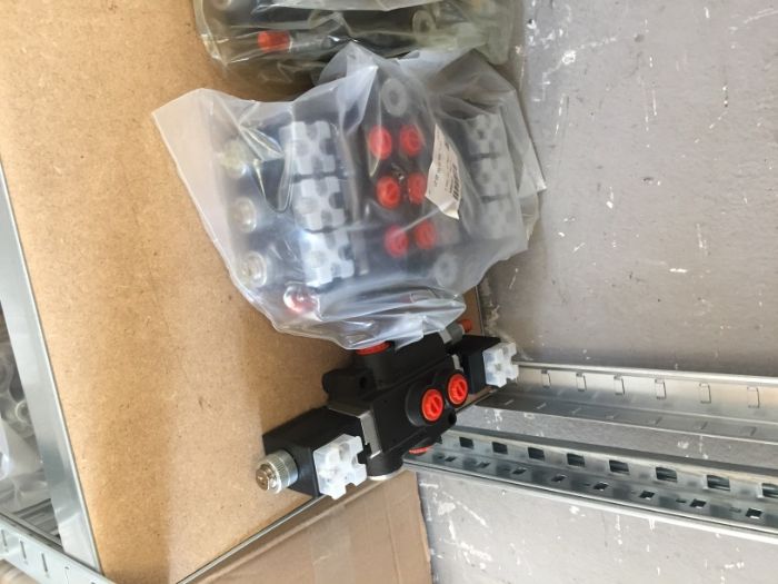 distribuitor hidraulic electric 12-24VDC distribuitoare electrice 50 l