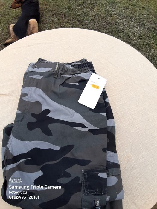 Pantaloni si geci tactice