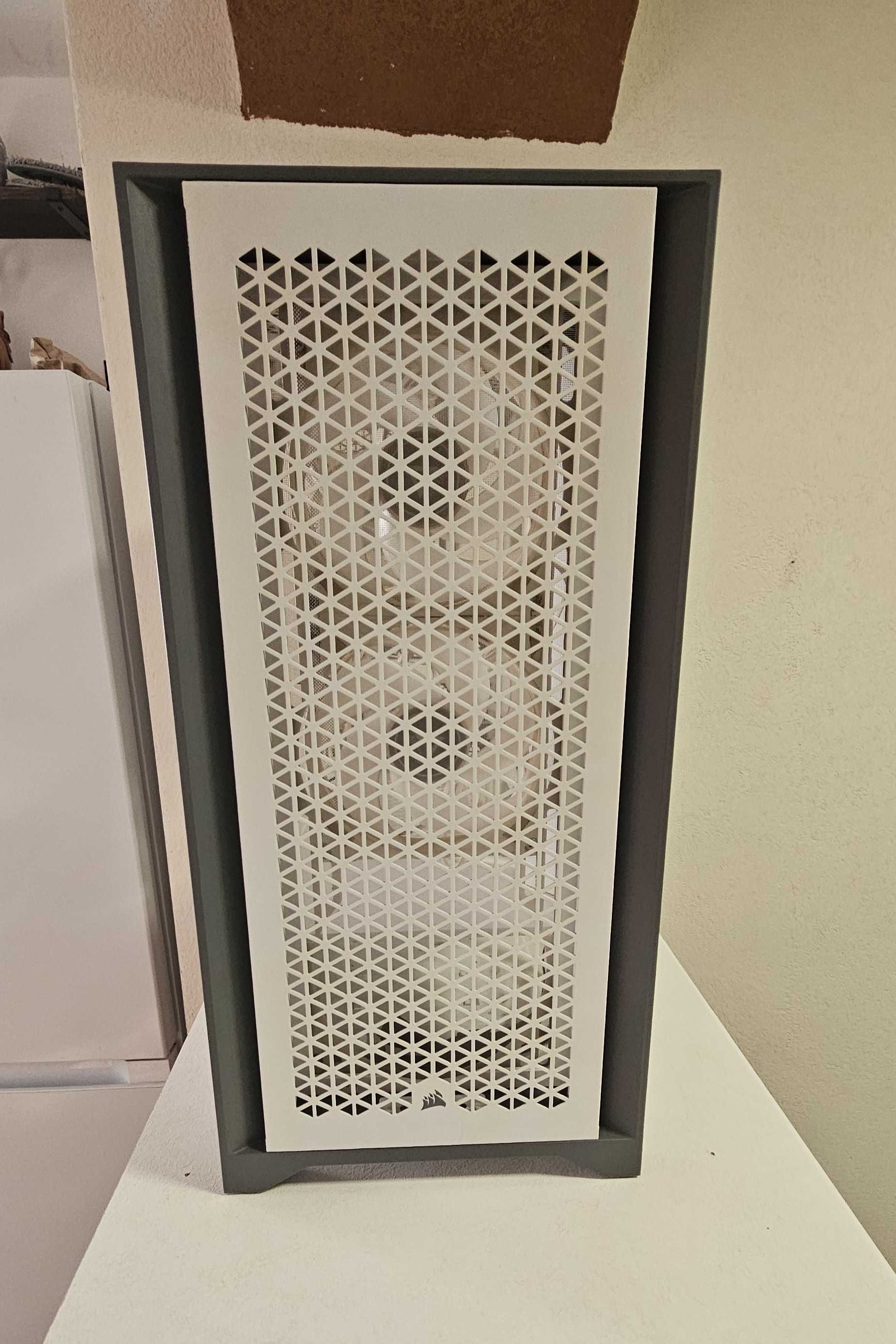 Компютърна кутия Corsair 4000D AIRFLOW