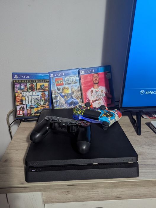 Ps4 slim 2manete 3jocuri