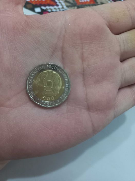 Продам монеты 200 тенге