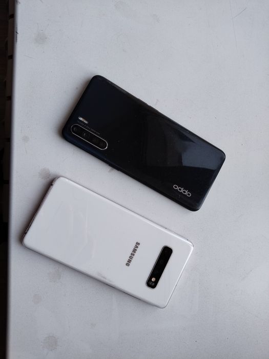 Продам два телефона, сломаны экраны