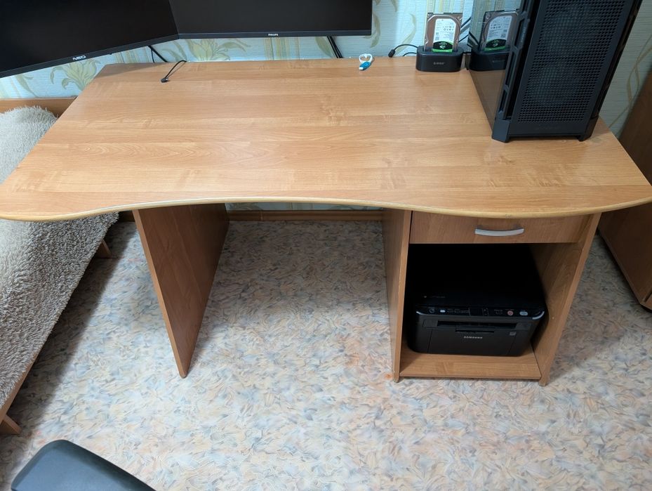 Компьютерный стол