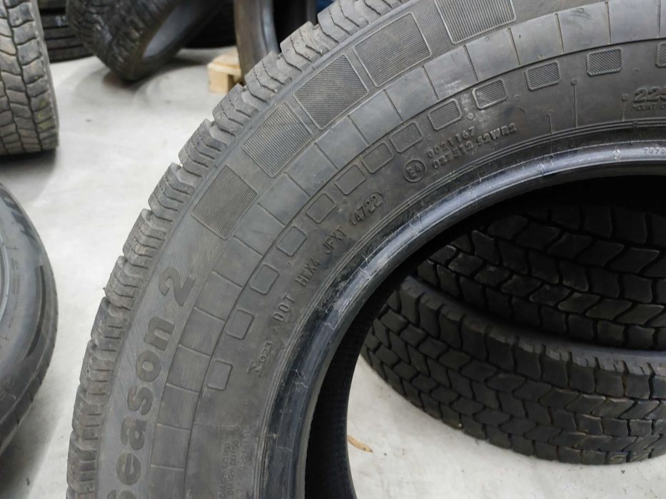 2бр.всесезонни гуми CONTINENTAL 225/75/16C 121R DOT 4722