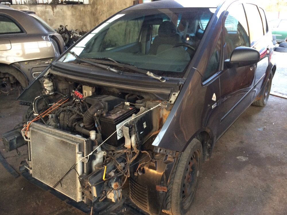 Mitsubishi Colt 1.1 12V 75к.с на части