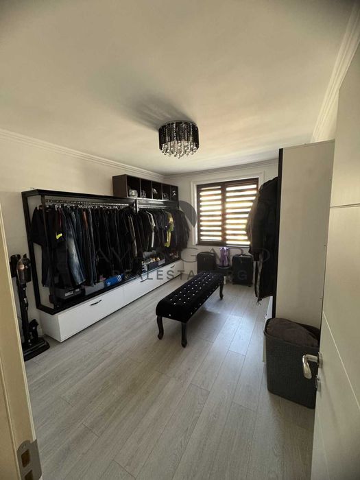 Продава се Четиристаен апартамент в Пловдив, Остромила - 179 кв.м за 1653 €/кв.м - Снимка #11