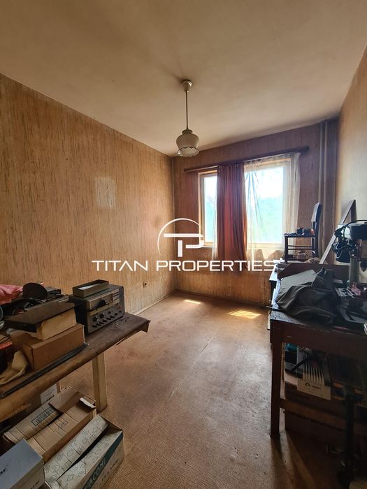 Тристаен апартамент в кв. Кючук Париж