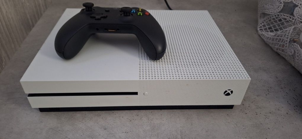 Xbox One S + Fifa 23