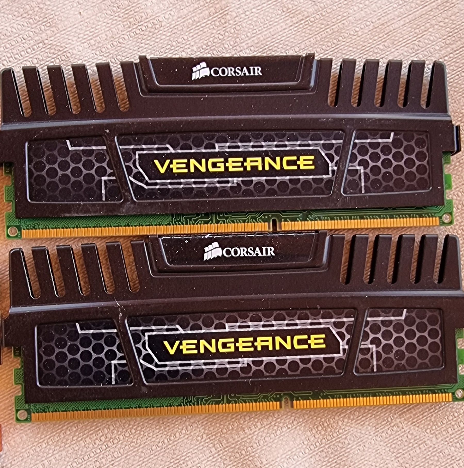Рам памет 4 GB DDR3 за компютър с охладител