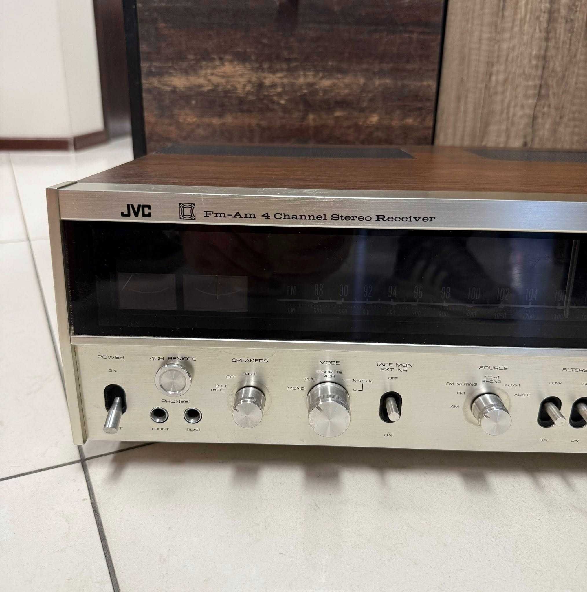 Ретро масивен ресивър - усилвател с радио JVC 4VR-5436