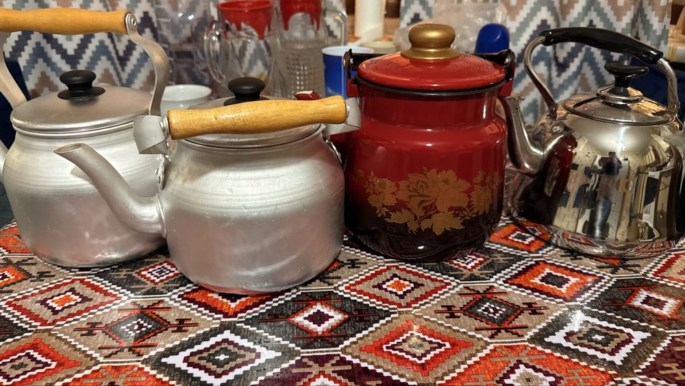 Продам чайники все 9000.