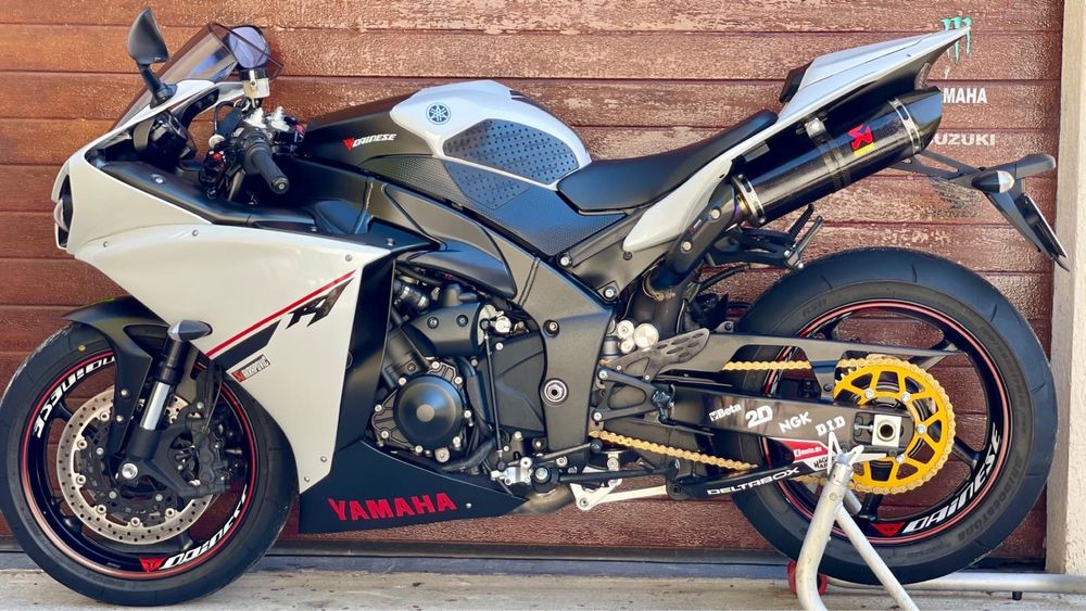 Yamaha R1 BigBang 2014 Akrapovic Germania