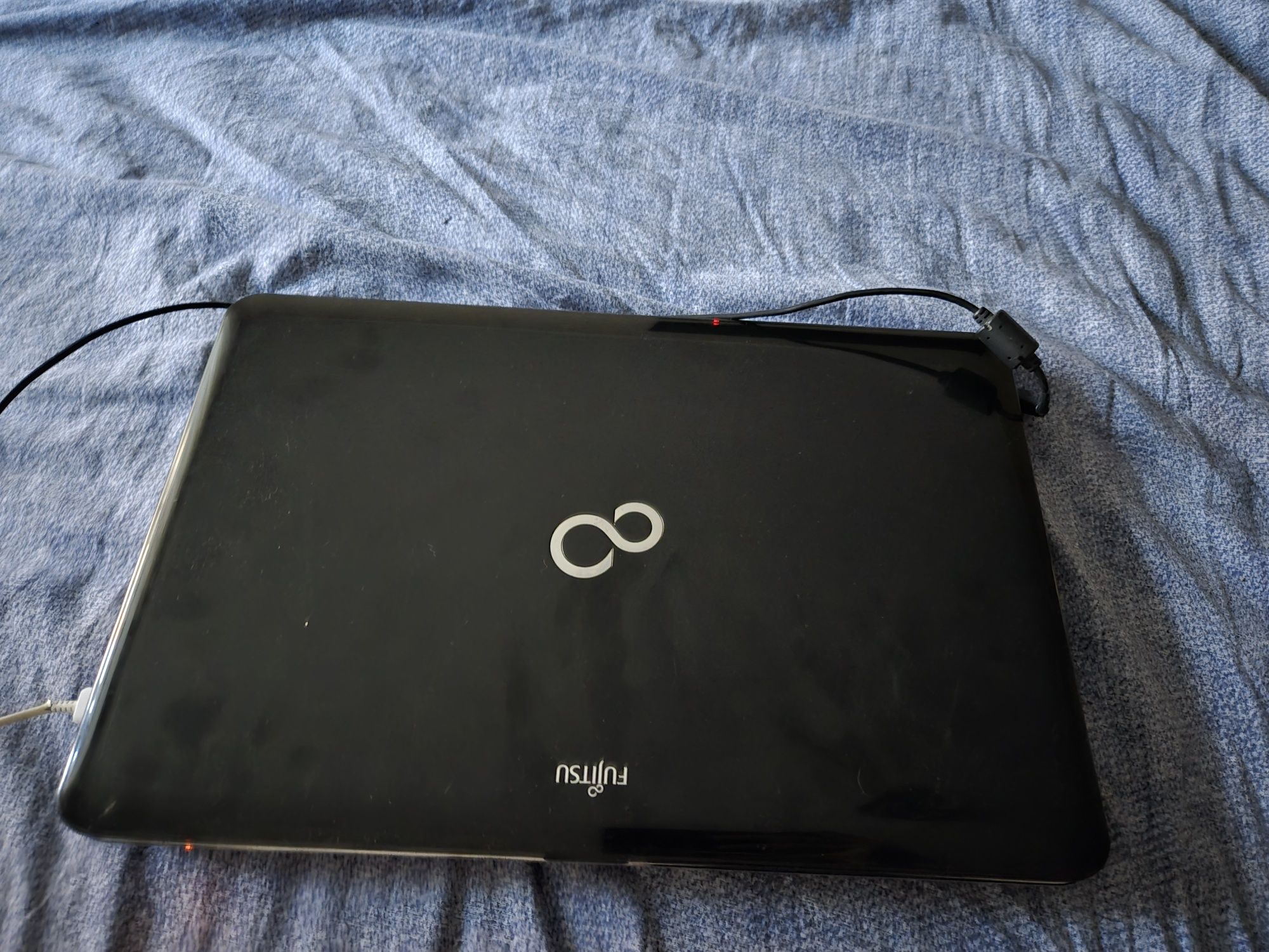 Fujitsu ah531, i5-2410m, ssd 240gb, ddr3 6gb