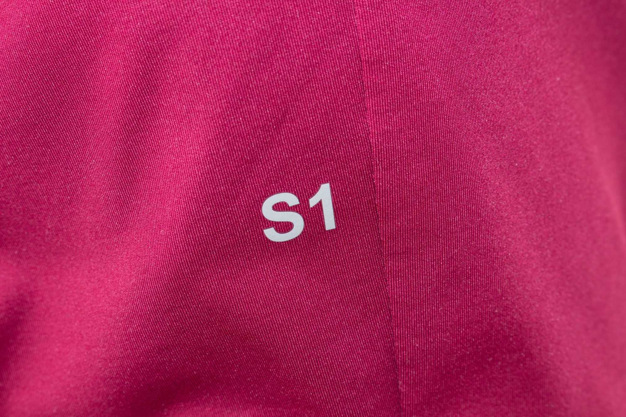 ASICS Lite Show S1 оригинално дамско яке софтшел вишнаво за бягане XS