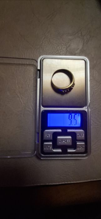 Inel aur 18 k.Are 9.5 grame.450 pe gram
