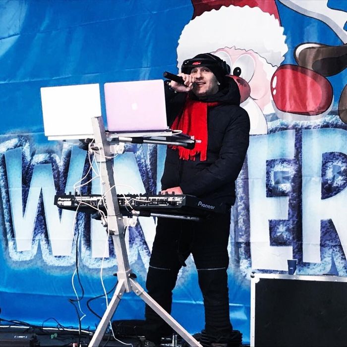 DJ petrecere firma, party corporate, petrecere sfarsit de an