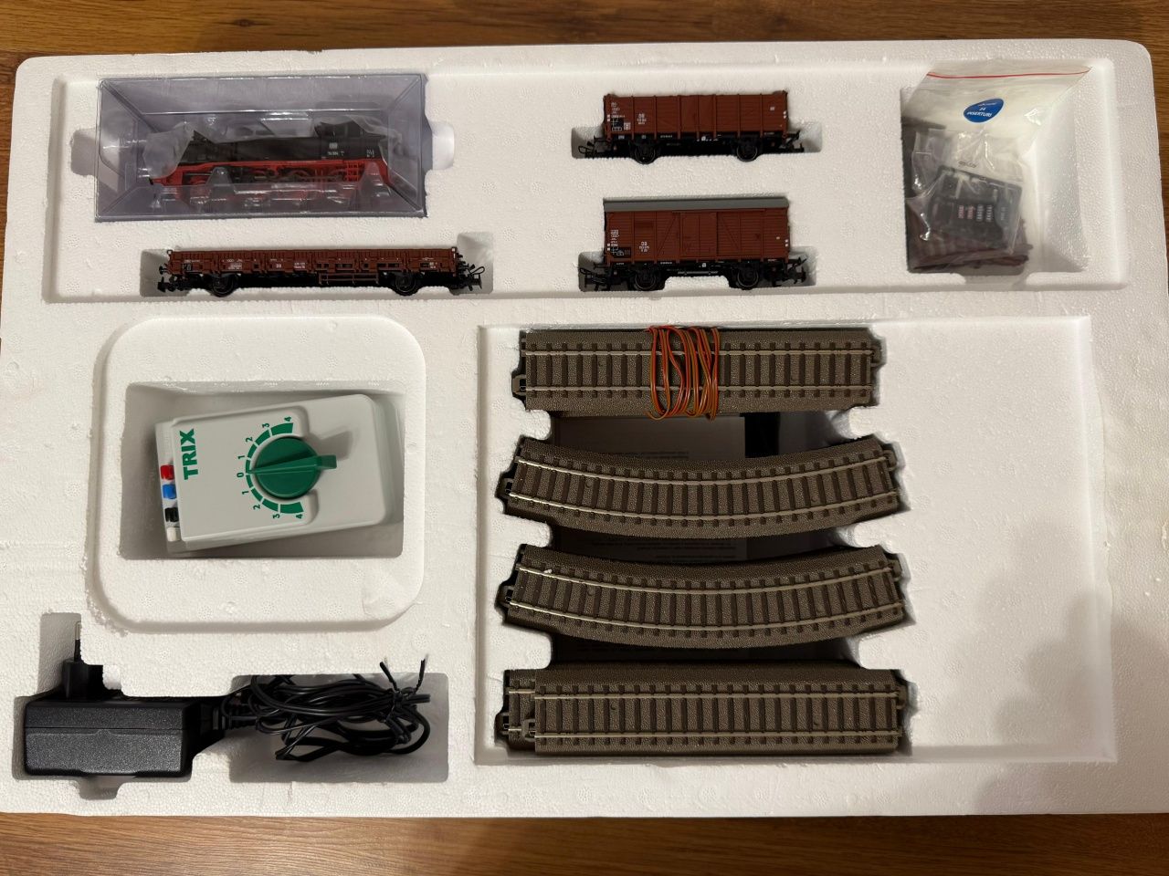 Start set trenulet locomotiva Trix 1:87