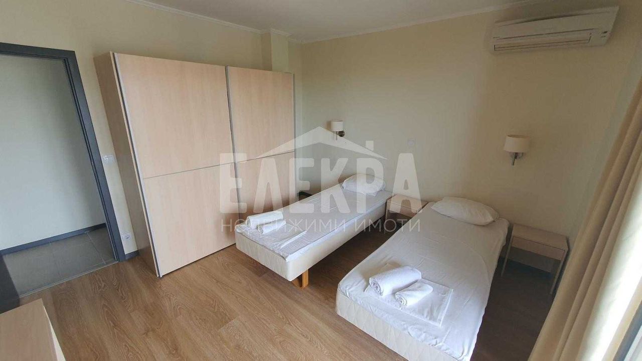 Продава се Тристаен апартамент в Бяла - 120 кв.м за 444 €/кв.м - Снимка #5