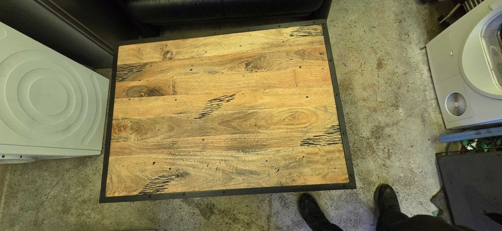 Продавам уникална дизайнерска маса за кафе/хол от Massivmoebel24.