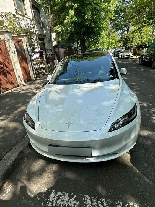 Tesla Model 3 Tesla Model 3 Long Range AWD – 2024 – Alb – 28.000 km – Ca nouă