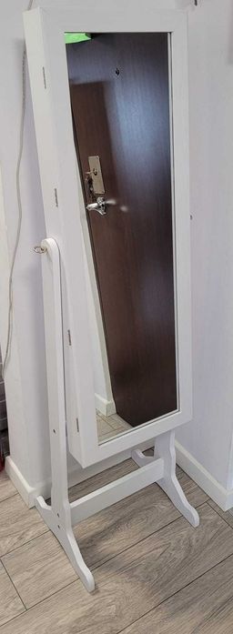 Dulap pentru bijuterii, cu oglinda