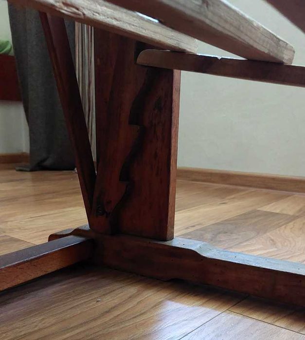 Старинен дървен ученически чин