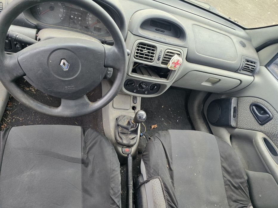 Dezmembrez Renault Clio