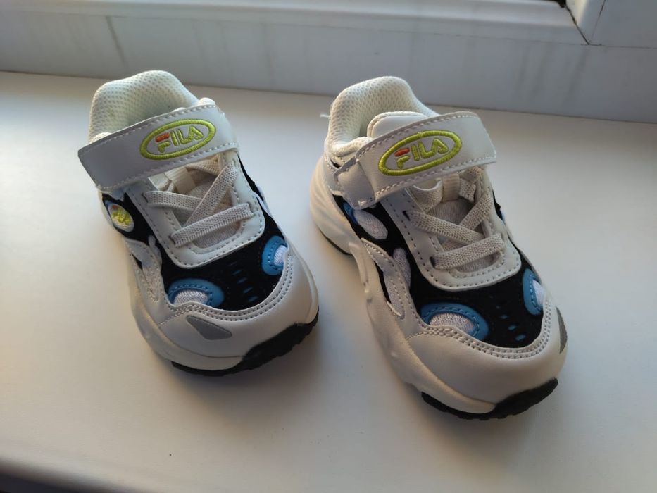 Продам дет. кроссовки  18 размер Fila