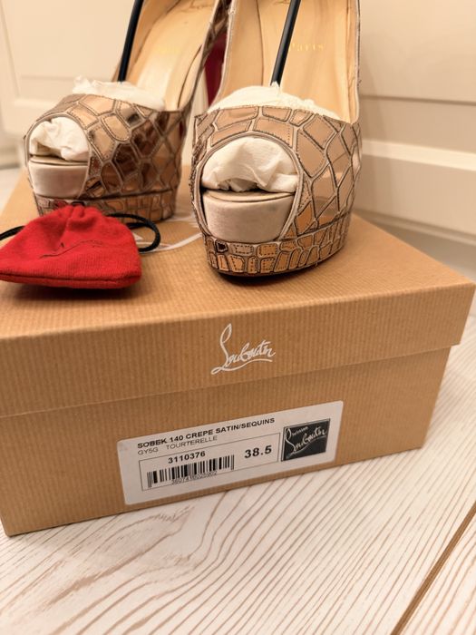 Pantofi Louboutin marime 38.5