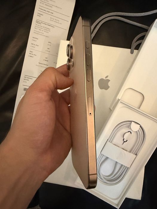 iPhone 16 Pro Max Dessert Titanium Перфектен Айфон 16 Про Макс Златен