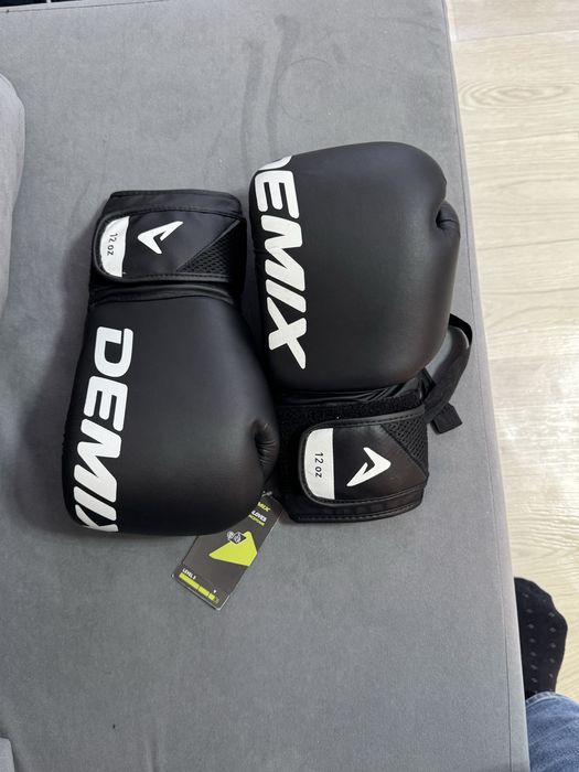 Продаю боксерские перчатки