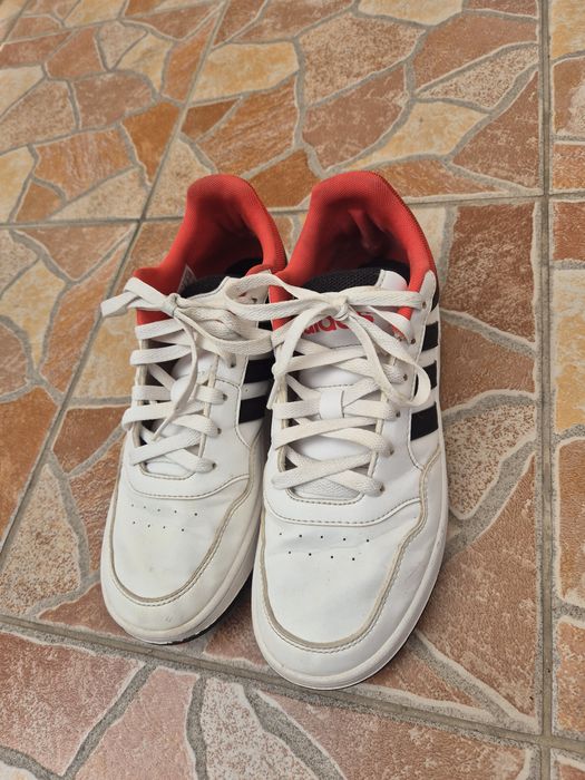 Vând adidași Adidas ,mărime 39,5 ,preț 90 lei