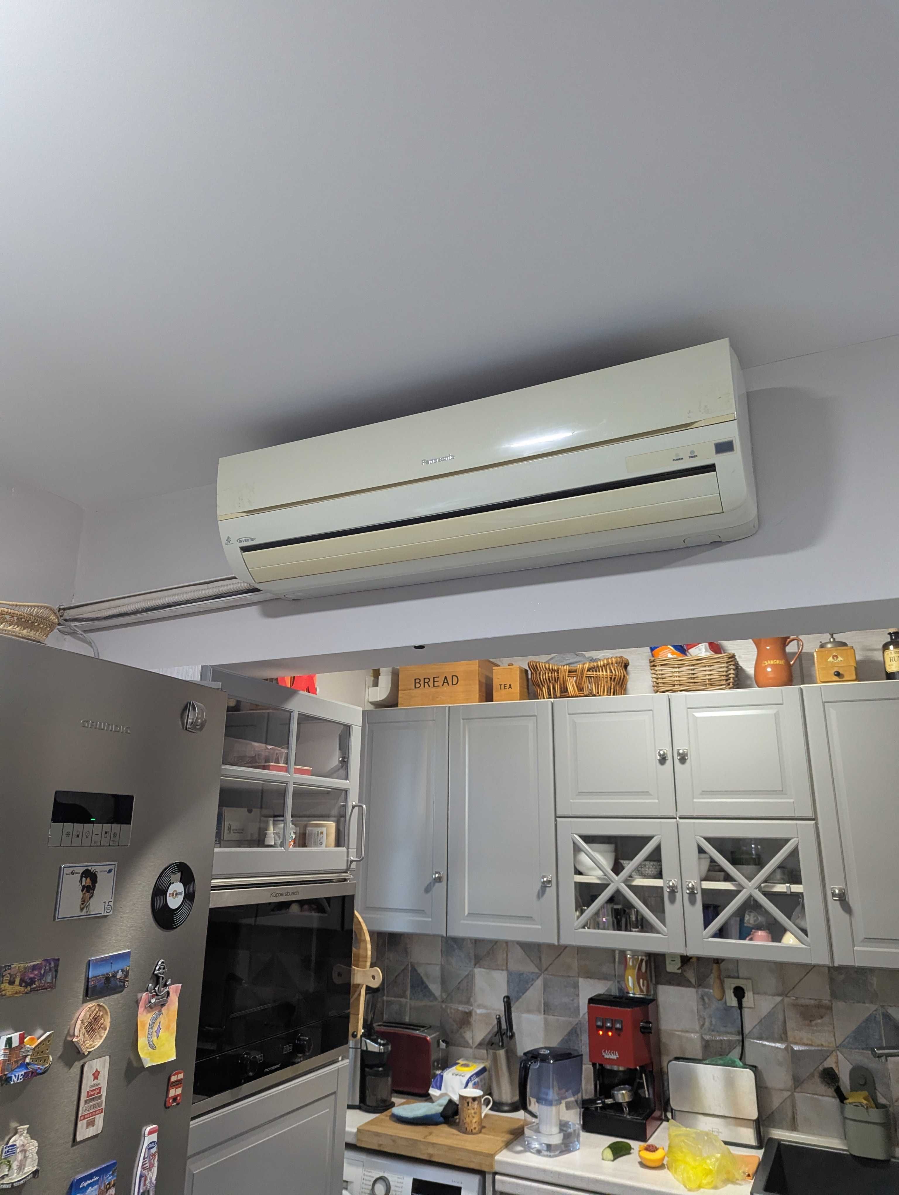 Инверторен климатик Panasonic CS-RE18HKE, работещ